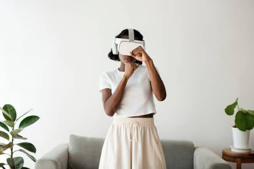 Girl in virtual reality